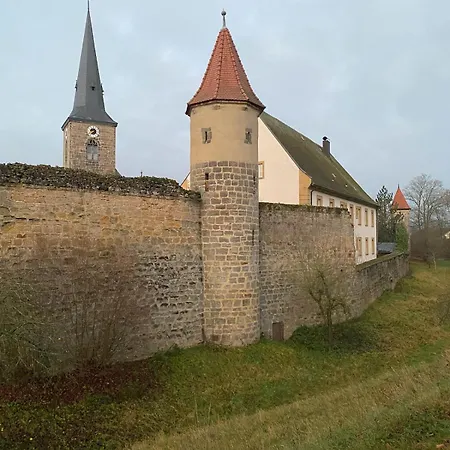 Charmantes Feriennest Vor Sesslachs Stadtmauer Im Lebendigen Familienhaus 아파트 *