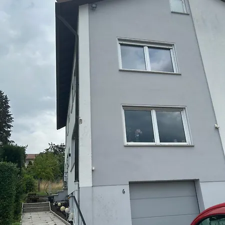 Charmantes Feriennest Vor Sesslachs Stadtmauer Im Lebendigen Familienhaus 아파트 Sesslach