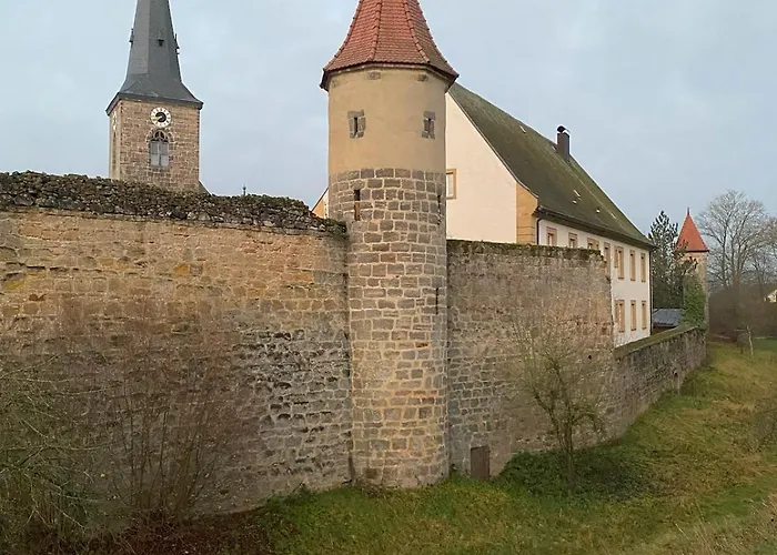 Charmantes Feriennest Vor Sesslachs Stadtmauer Im Lebendigen Familienhaus Appartement *